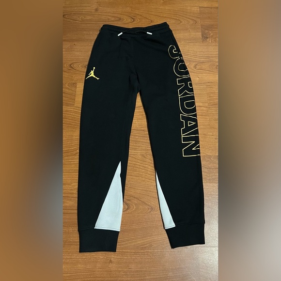 gold jordan joggers